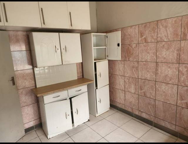 2 BEDROOM PROPERTY TO RENT IN BEZUIDENHOUT VALLEY
